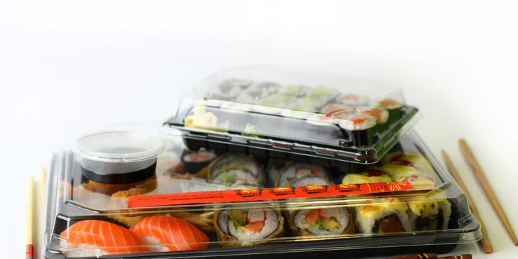 Pochutnejte si na lahodném sushi: 18–40 ks s okurkou, avokádem i lososem