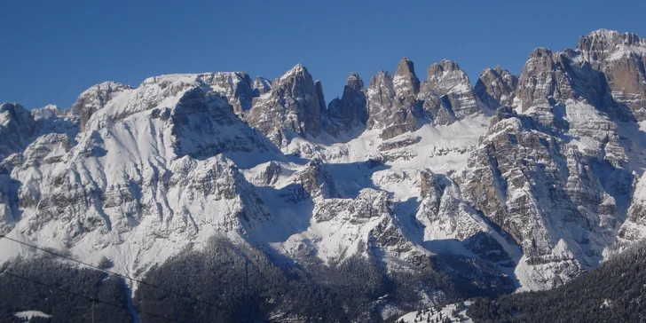 Lyžovačka v italských Dolomitech: doprava, ubytování s polopenzí a skipas