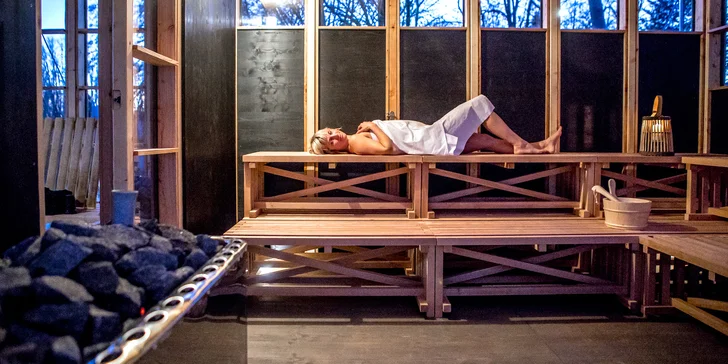 Finská sauna přímo na hladině řeky: permanentka na 10 hodinových vstupů