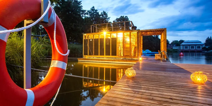 Finská sauna přímo na hladině řeky: permanentka na 10 hodinových vstupů