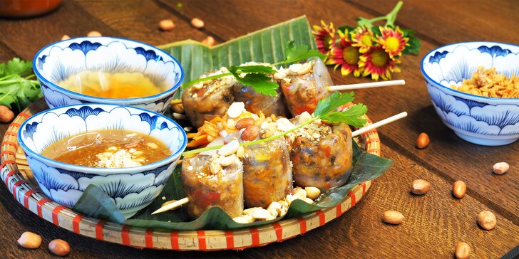 Vietnam pro 1–4 os.: polévka s tofu a z rosolovky, kari či hovězí s rýží nebo závitky