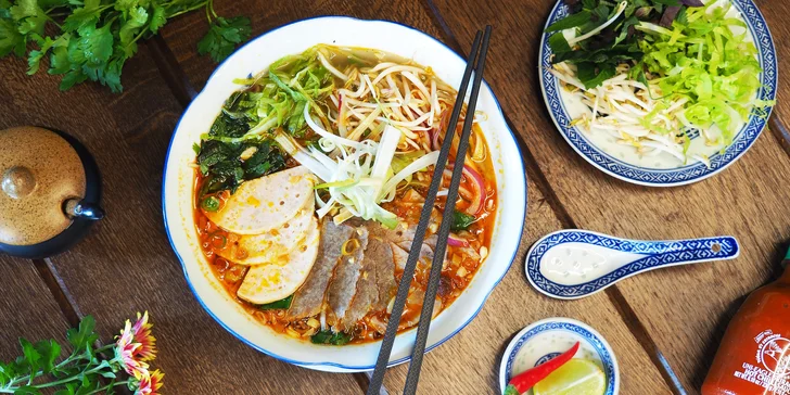 Hostina jako v ráji pro 1–4 osoby: polévka a hlavní jídlo dle výběru ve vietnamské restauraci