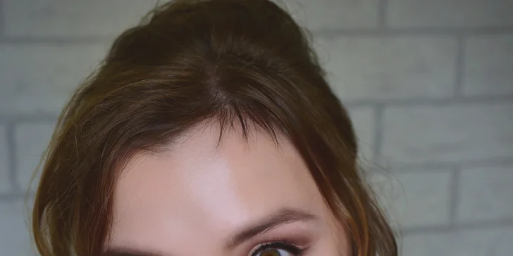 Večerní líčení na plesy a další akce nebo fotomake-up ve Studiu Visage Anděl