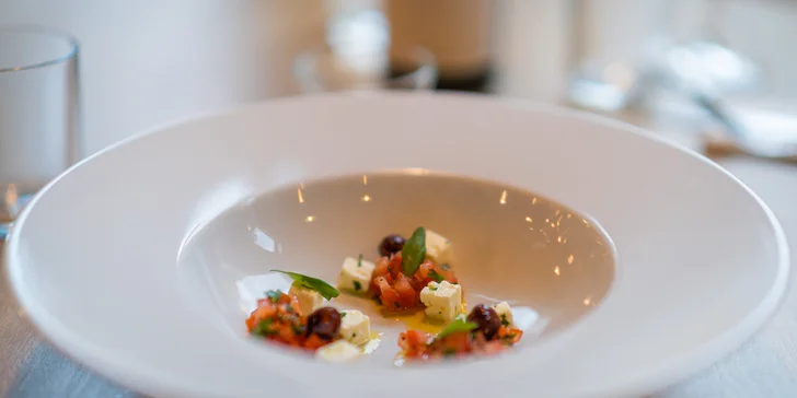 5chodové degustační menu pro dva: kachní prso či pstruh, krevety, rajská polévka, panna cotta