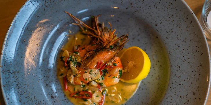 5chodové degustační menu pro dva: kachní prso či pstruh, krevety, rajská polévka, panna cotta