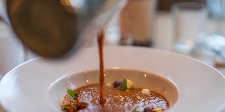 5chodové degustační menu pro dva: kachní prso či pstruh, krevety, rajská polévka, panna cotta