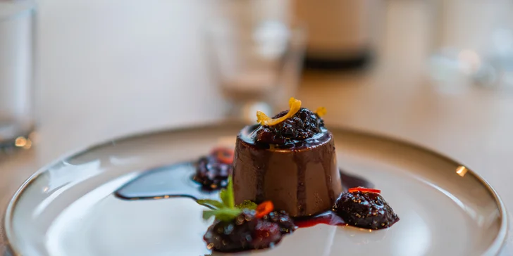 5chodové degustační menu pro dva: kachní prso či pstruh, krevety, rajská polévka, panna cotta