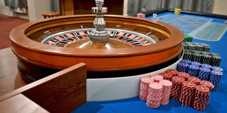 Loupež v casinu: Propracovaná únikovka pro 4 osoby