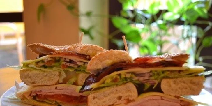 199 Kč za speciality v Bohemia Bagel v hodnotě 350 Kč! Prvotřídní pochoutky z grilu, burgery, saláty, sendviče a další delikatesy.