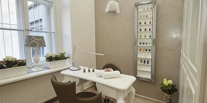 Péče o vaše nohy: přístrojová pedikúra s možností lakování i gel laku