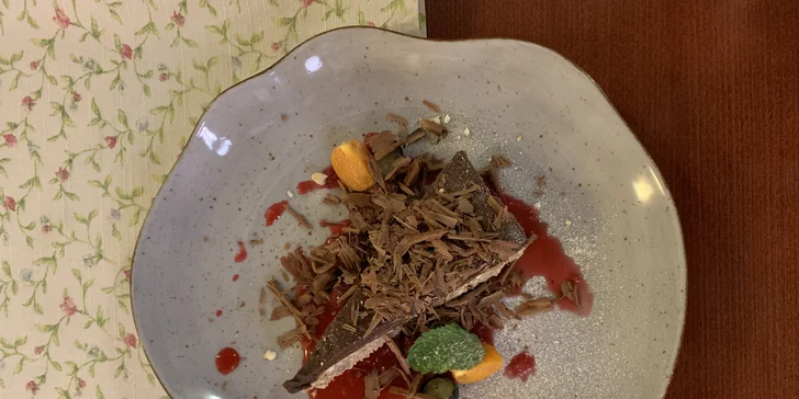 Menu o 3 nebo 4 chodech a k němu wellness, víno i degustace rumů, whisky či destilátů pro 2 osoby