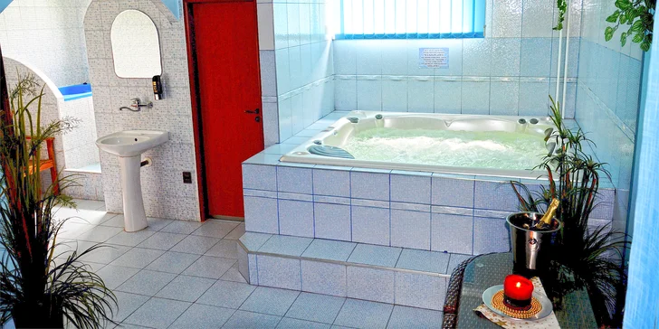 Privátní wellness na 1 nebo 2 hodiny s vířivkou a saunou pro 1–4 osoby