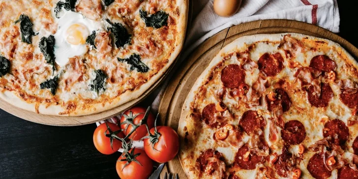 Jedna nebo dvě pizzy s průměrem 34 cm dle výběru: margherita, hawaii i tvarůžková či s brokolicí