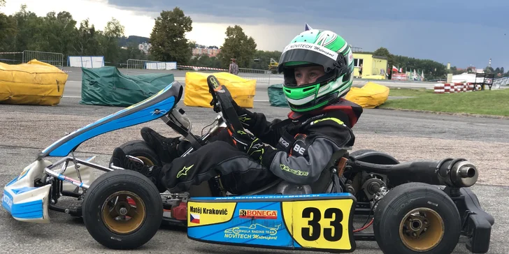 Motokáry na venkovním okruhu: závodění pro děti, dospělé i handicapované nebo škola jízd pro nejmenší