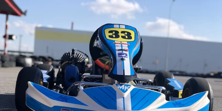 Motokáry na venkovním okruhu: závodění pro děti, dospělé i handicapované nebo škola jízd pro nejmenší