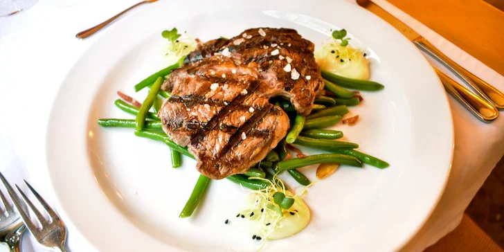 Středomořské 4chodové menu pro dva: tapas, sýry, mořská ryba nebo hovězí steak i dezert