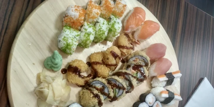 Japonsko v Olomouci: 29 nebo 39 kousků sushi s lososem, krevetami i úhořem