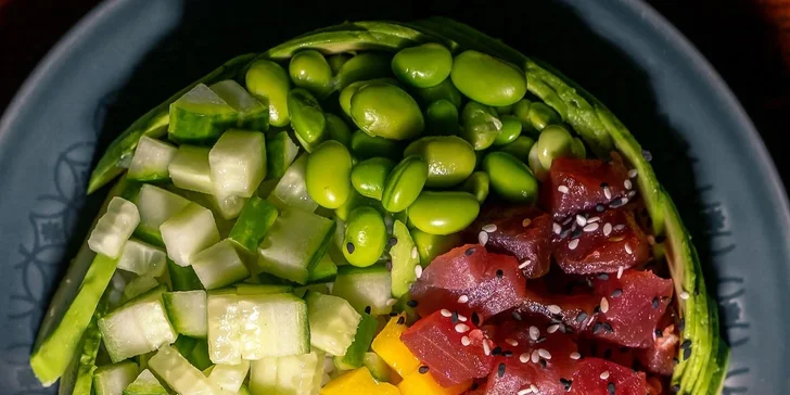 Lososový nebo vegetariánský poke bowl i s ice tea pro 1 či 2 osoby