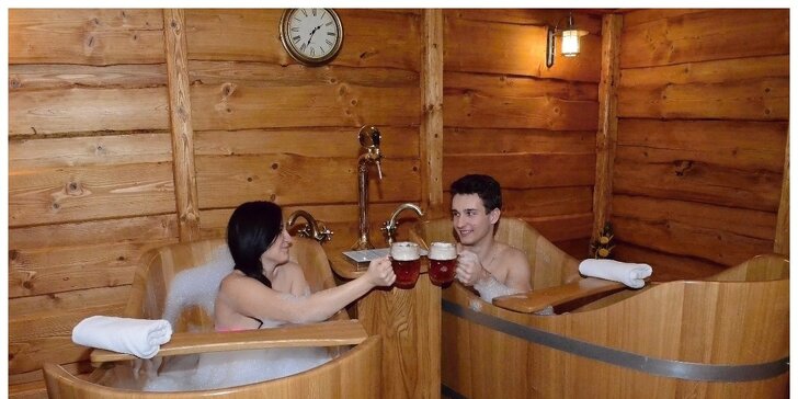 Romance pro dva: bylinná koupel s čajem nebo pivní s neomezenou konzumací piva