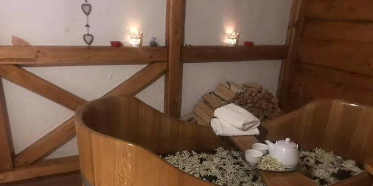 Koupel pro zahřátí: Bezová s mlékem, medem a čajem k tomu nebo vinná s lahví vína