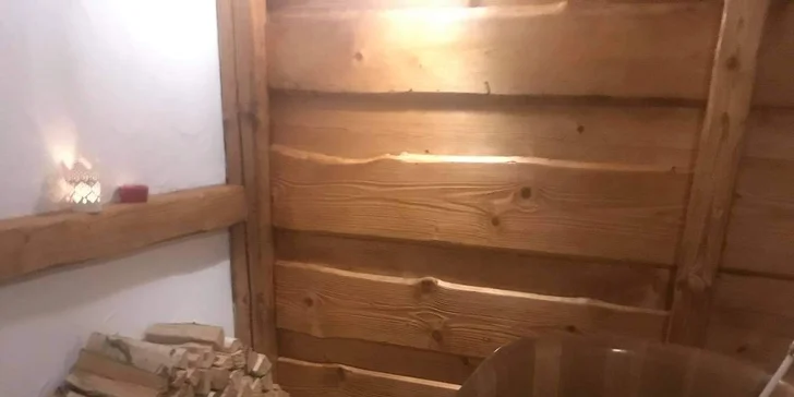Koupel pro zahřátí: Bezová s mlékem, medem a čajem k tomu nebo vinná s lahví vína