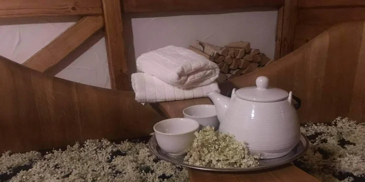Koupel pro zahřátí: Bezová s mlékem, medem a čajem k tomu nebo vinná s lahví vína