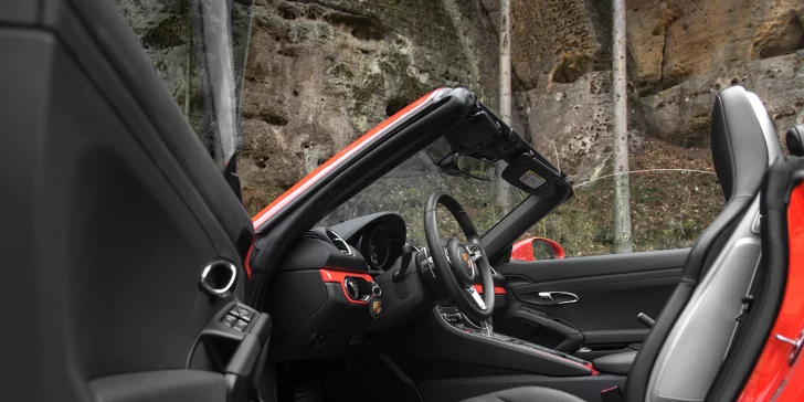 20–120 min. řízení nového Porsche 718 a Mustangu GT 5.0 Cabrio