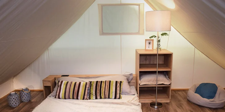 Glamping aneb luxusní stanování u Slapské přehrady: stany pro 4–6 osob,jarní i letní termíny