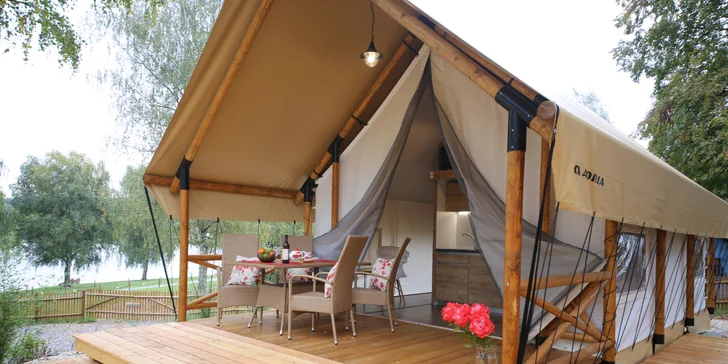 Glamping aneb luxusní stanování u Slapské přehrady: stany pro 4–6 osob,jarní i letní termíny