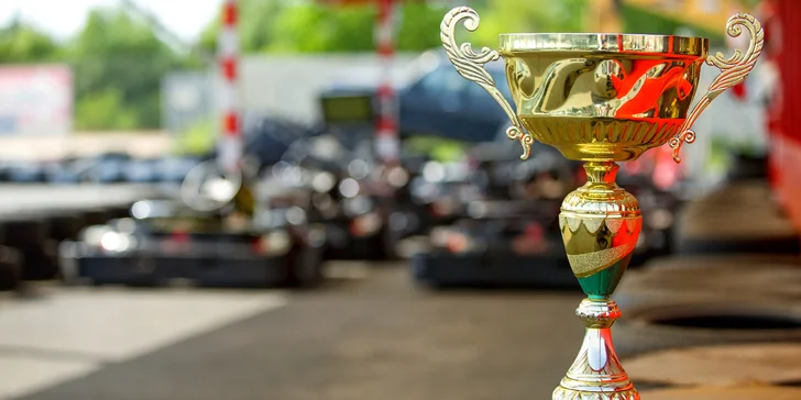 Motokáry na venkovním okruhu: závodění pro děti, dospělé i handicapované nebo škola jízd pro nejmenší