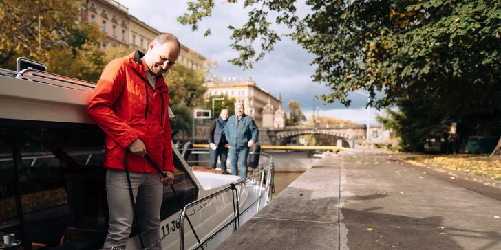 Kapitánem na zkoušku na luxusní jachtě: 1–3 hod., posádka 9 + 1 osoby