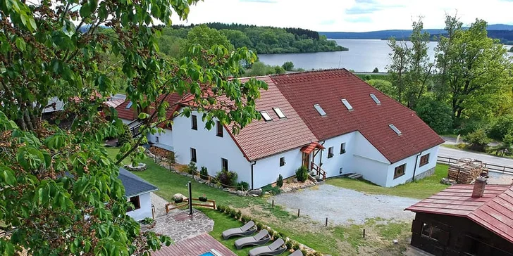 Pobyt v penzionu u Lipna s polopenzí a vířivkou