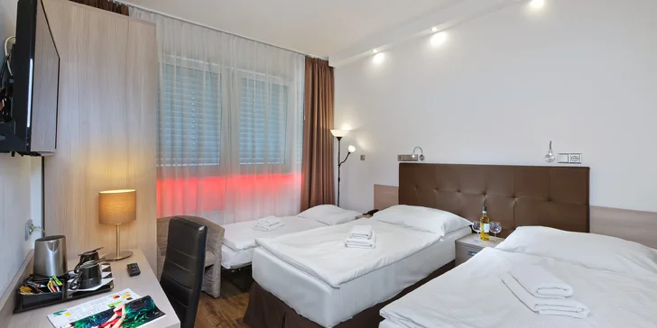 Designový hotel na okraji Prahy: 1–7 nocí v pokoji Deluxe, snídaně a vyhřívaný bazén i vířivka