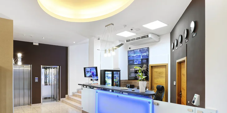 Designový hotel na okraji Prahy: 1–7 nocí v pokoji Deluxe, snídaně a vyhřívaný bazén i vířivka