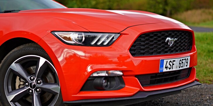 Usedněte za volant Fordu Mustang a staňte se králem silnic na desítky minut či celý víkend