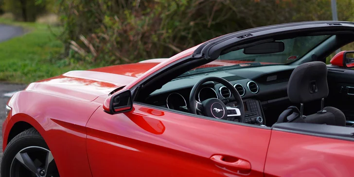Usedněte za volant Fordu Mustang a staňte se králem silnic na celý víkend
