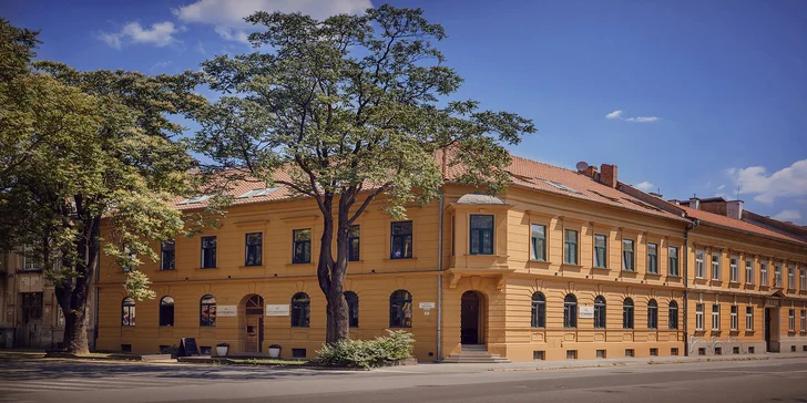 Luxusní apartmány v centru Košic: snídaní na pokoj a relax ve vířivce i sauně