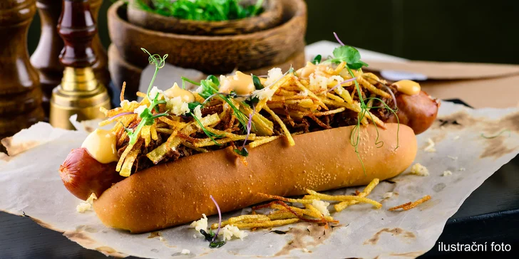 Maso na druhou: 2× domácí hot dog, cibulové kroužky i nachos s omáčkou