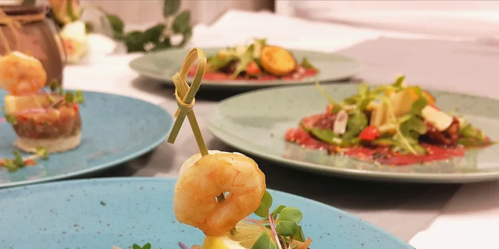5chodové degustační menu pro dva: zauzená kachní prsíčka, tuňák a carpaccio i makovec
