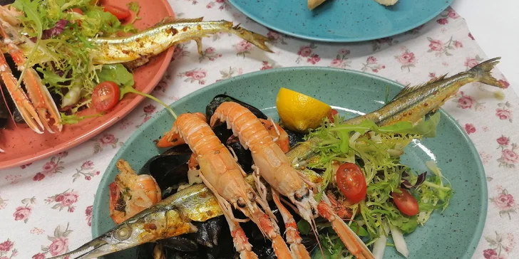 Sklizeň plodů moře v delikátním menu pro dva: humr, krevety, slávky a vanilkový dort na závěr