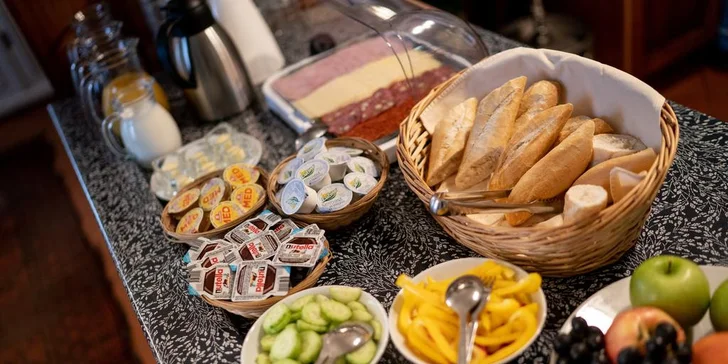 Pobyt ve Dvoře Hoffmeister 15 minut od Prahy: romantická atmosféra a vyhlášená restaurace
