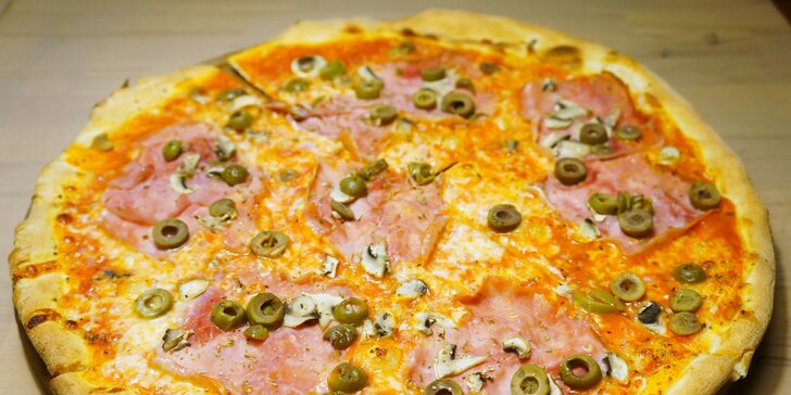 2 pizzy s průměrem 40 cm: Prosciutto crudo, Capricciosa, tuňáková aj.