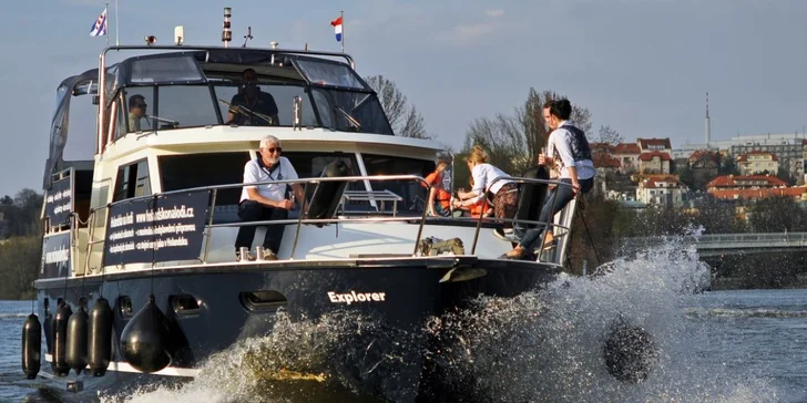 Kapitánem na zkoušku na luxusní jachtě: 1–3 hod., posádka 9 + 1 osoby