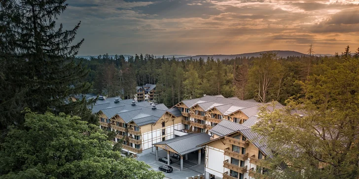 V páru nebo s rodinou do Krkonoš: krásný 5* resort s jídlem a neomezeným wellness