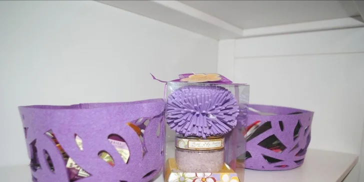Permanentní make-up očních linek, obočí nebo rtů
