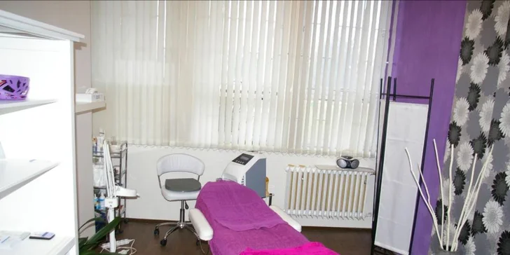 Permanentní make-up očních linek, obočí nebo rtů