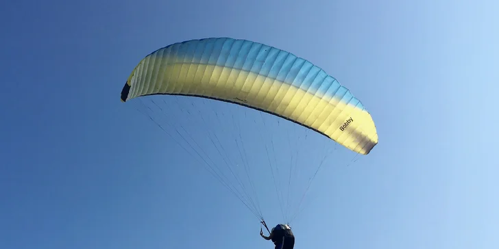 Naučte se vzlétnout i přistát: 4denní základní kurz paraglidingu na Rané u Loun