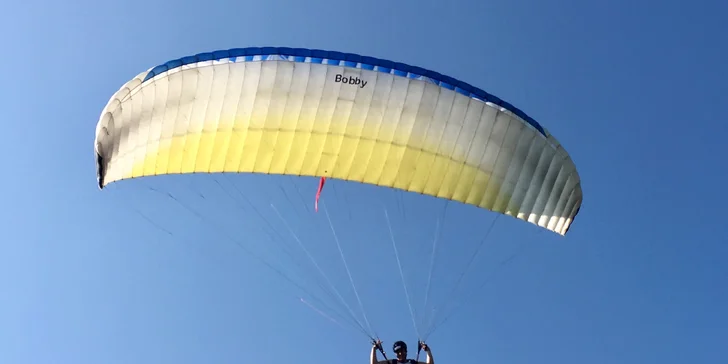 Naučte se vzlétnout i přistát: 4denní základní kurz paraglidingu na Rané u Loun