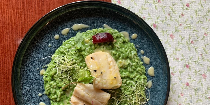 Menu o 3 nebo 4 chodech a k němu wellness, víno i degustace rumů, whisky či destilátů pro 2 osoby