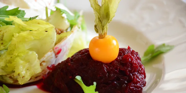 4chodové degustační menu pro dva i s lahví prosecca: sumeček či svíčková, carpaccio a čokoládový fondant